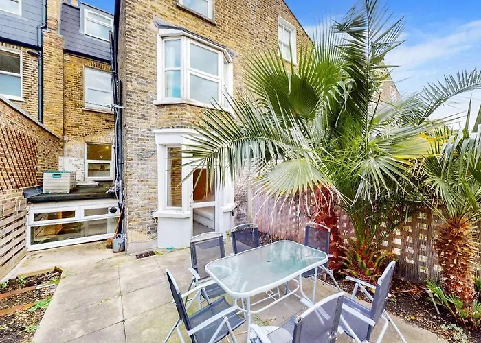 Perfectly Located, Classy 2 Bed Flat In Stockwell